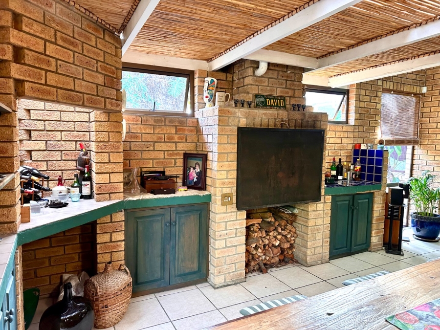 4 Bedroom Property for Sale in Glen Barrie Western Cape